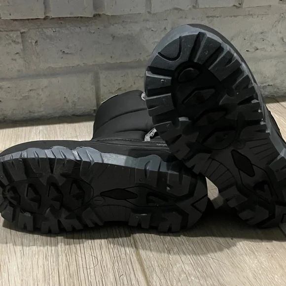 Like New Western Chief Black & Grey Snow Boots, faux fur lined, waterproof - Picture 9 of 12